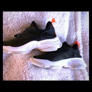 Steve Madden gym shoes